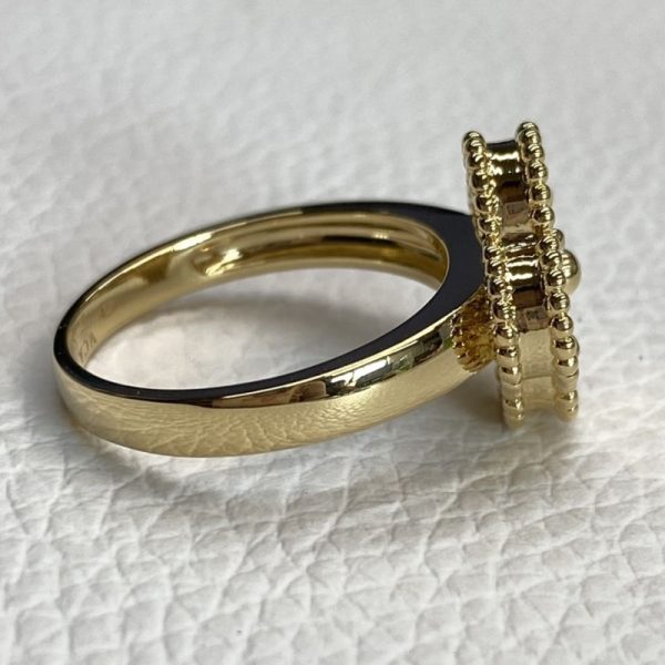 Luxury Vintage Alhambra 18K Yellow Gold Guilloché Ring VCARP6I300