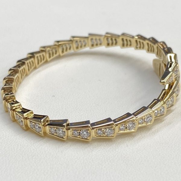 Replica Bvlgari Serpenti Viper One Coil 18K Yellow Gold Bracelet Set With Full Pave Diamonds
