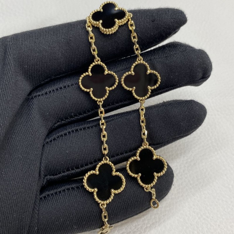 Cheap Price Van Cleef Arpels Vintage Alhambra Onyx Bracelet 5 Motifs (2) Cheap Price Van Cleef Arpels Vintage Alhambra Onyx Bracelet 5 Motifs