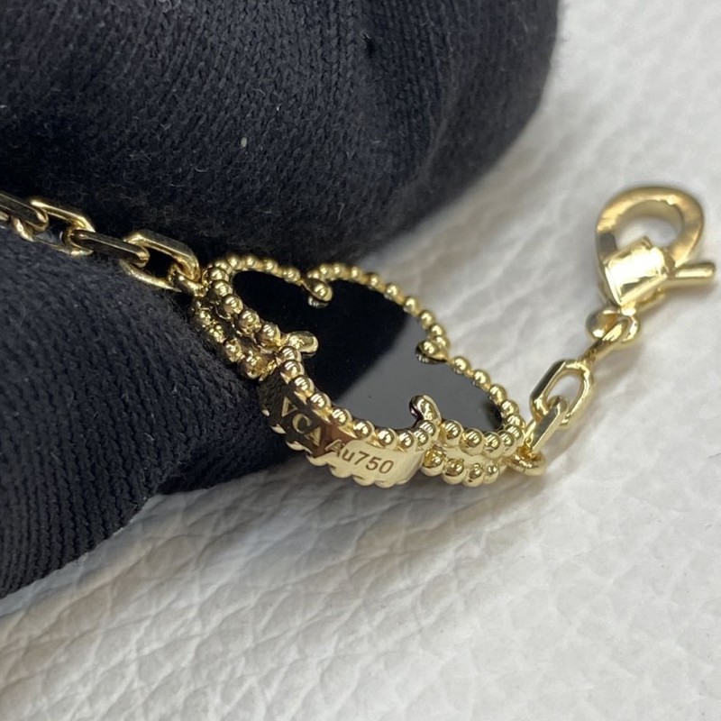 Cheap Price Van Cleef Arpels Vintage Alhambra Onyx Bracelet 5 Motifs (4) Cheap Price Van Cleef Arpels Vintage Alhambra Onyx Bracelet 5 Motifs