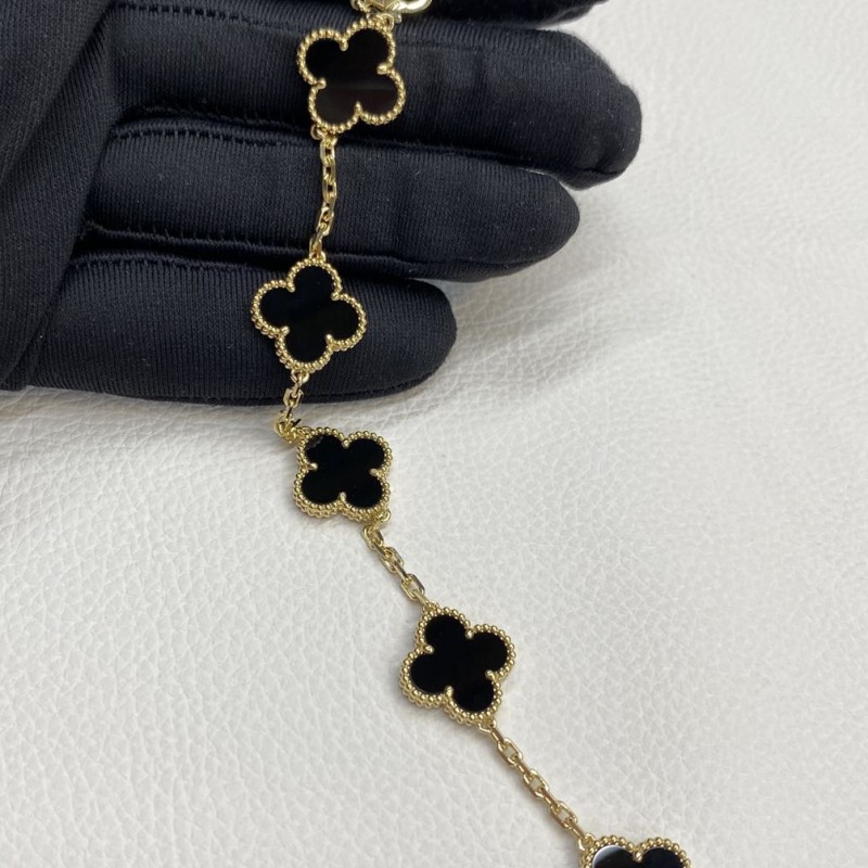 Cheap Price Van Cleef Arpels Vintage Alhambra Onyx Bracelet 5 Motifs Cheap Price Van Cleef Arpels Vintage Alhambra Onyx Bracelet 5 Motifs