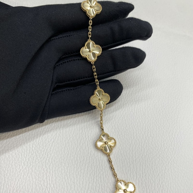 Hot Sale Van Cleef Arpels Vintage Alhambra Guilloché Bracelet 5 Motifs VCARP3JK00 (2) Hot Sale Van Cleef Arpels Vintage Alhambra Guilloché Bracelet 5 Motifs VCARP3JK00