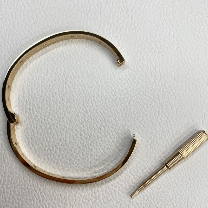Luxury Cartier 18K Rose Gold Paved 10 Diamonds Love Bracelet Screwdriver Classic Model (4) Luxury Cartier 18K Rose Gold Paved 10 Diamonds Love Bracelet Screwdriver Classic Model